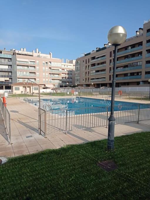 Апартаменти Acogedor Apartamento Con Piscina Y Garaje Уеска Екстер'єр фото
